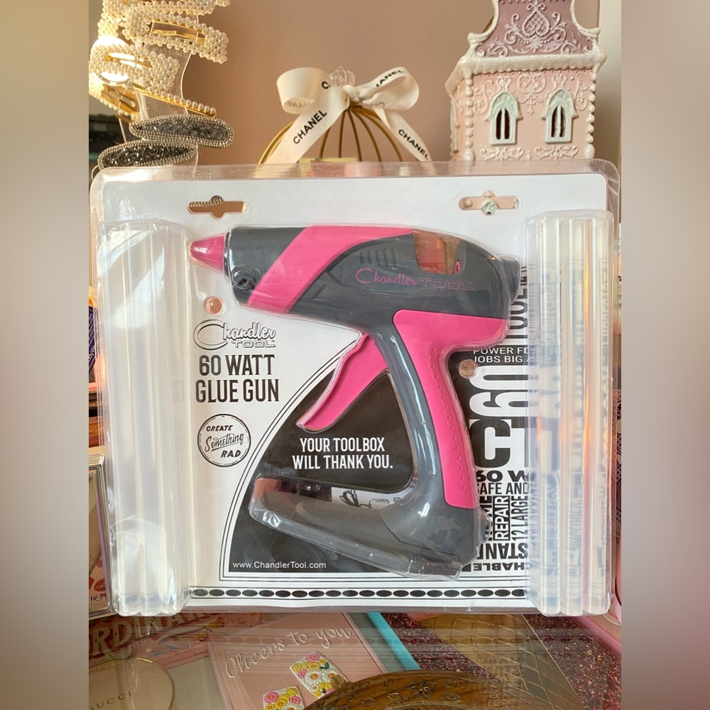 BNIB GO WATT PINK GLUE G✔️N WITH GLUE STICKS